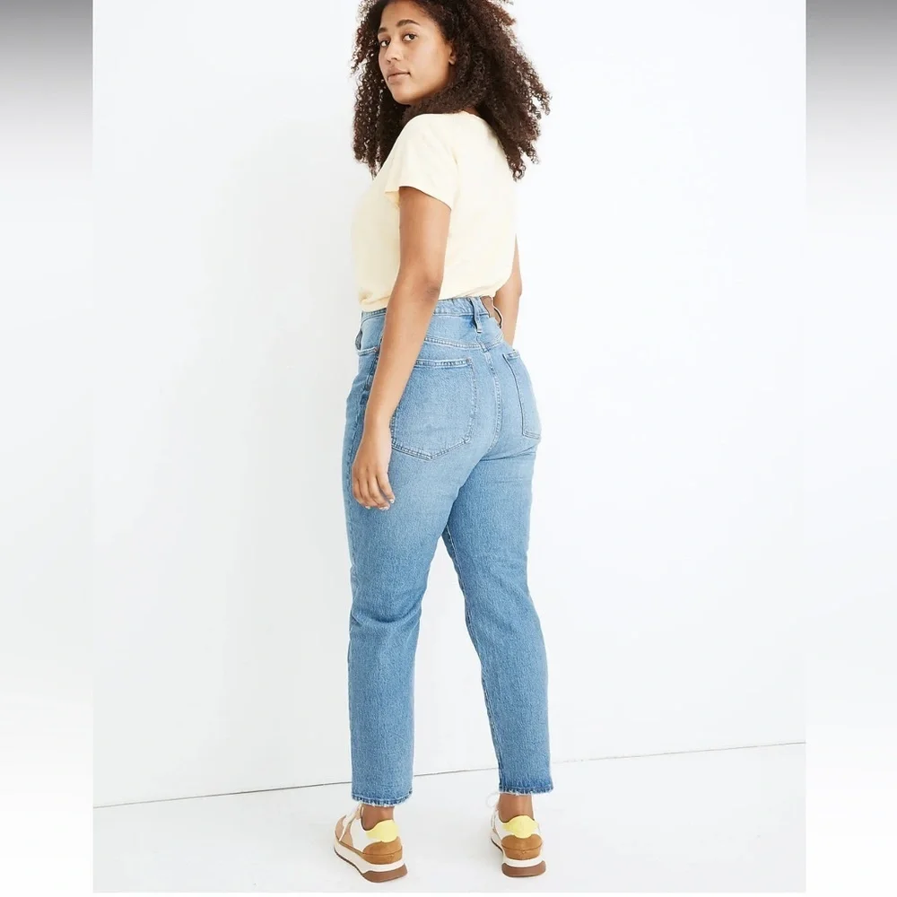 Madewell NWOT Classic Straight Jeans in Nearwood Wash - Picture 3 of 10
